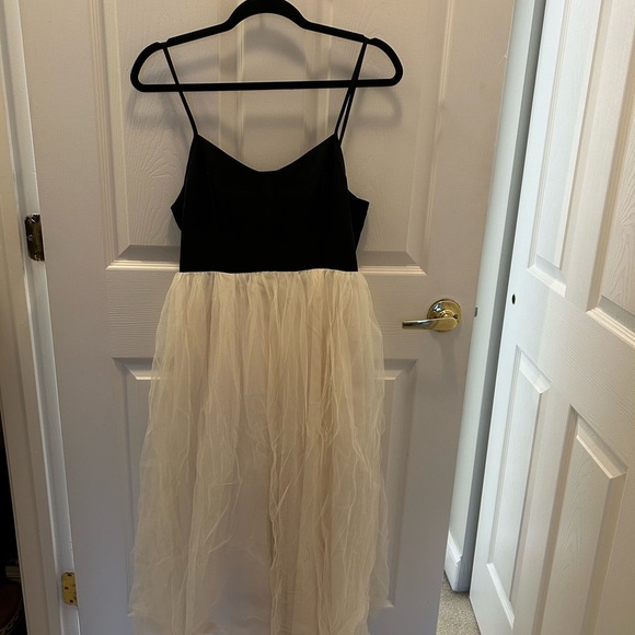 Sleeveless Sweetheart Organza Skirt Maxi Dress - Picture 6 of 6